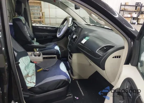 2016 Chrysler Town & Country Touring z USA, uszkodzony, nr VIN 2C4RC1BG5GR147896